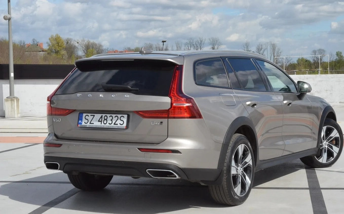 Volvo V60 Cross Country cena 135900 przebieg: 175000, rok produkcji 2021 z Zabrze małe 781